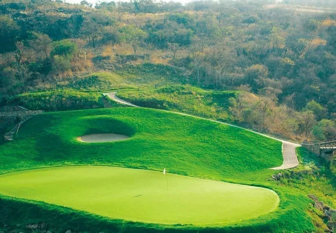 CASA RESIDENCIAL EN RENTA EN CLUB Y DENTRO DEL CAMPO DE GOLF TRES MARIAS, MORELIA