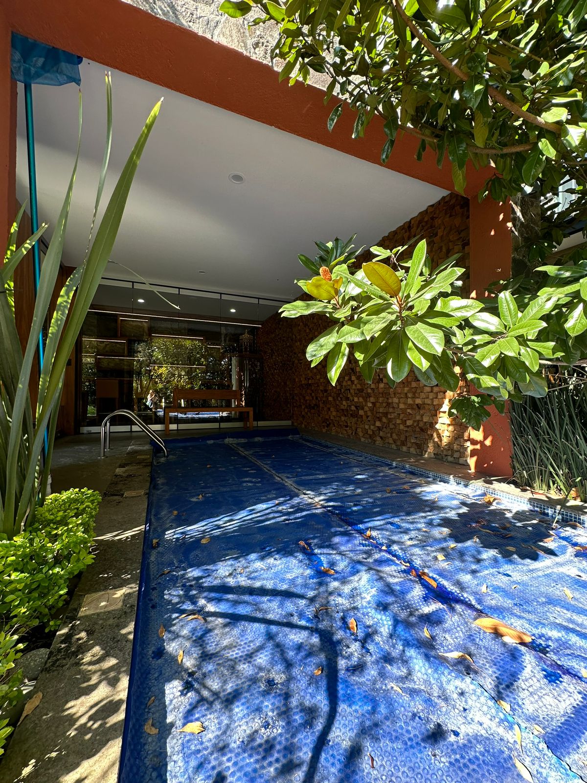 CASA AMUEBLADA EN RENTA EN CLUB Y DENTRO DEL CAMPO DE GOLF ALTOZANO, MORELIA