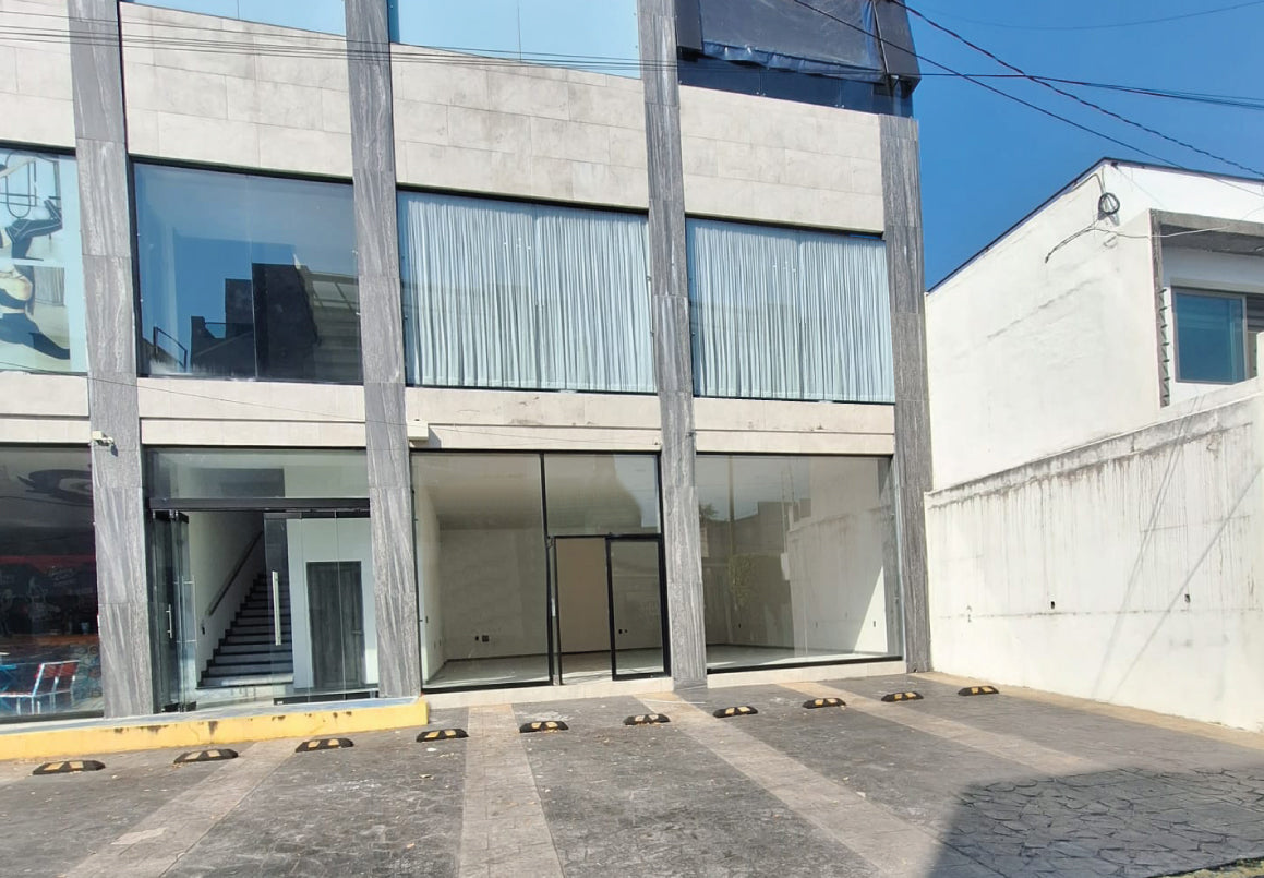 LOCAL COMERCIAL EN RENTA EN AV. CAMELINAS, MORELIA