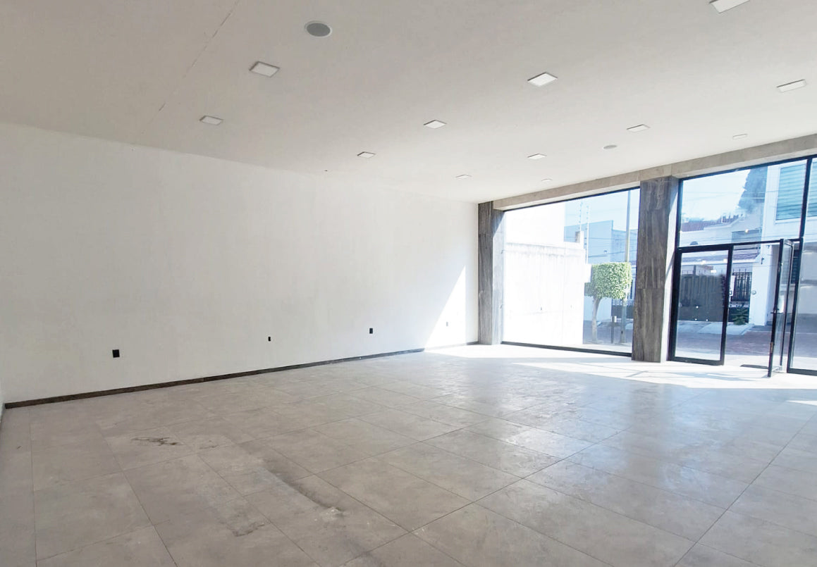 LOCAL COMERCIAL EN RENTA EN AV. CAMELINAS, MORELIA