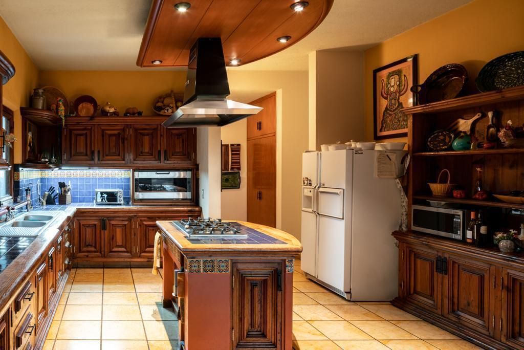 CASA RESIDENCIAL EN VENTA EN FRACCIONAMIENTO PRIVADO EN SANTA MARIA DE GUIDO, MORELIA
