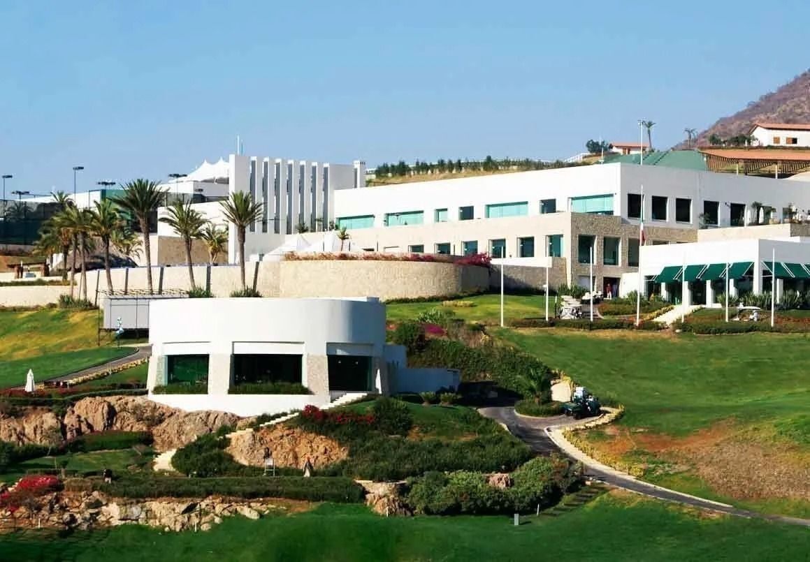 CASA RESIDENCIAL EN RENTA EN CLUB Y DENTRO DEL CAMPO DE GOLF TRES MARIAS, MORELIA