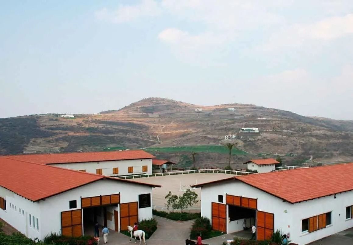 CASA RESIDENCIAL EN RENTA EN CLUB Y DENTRO DEL CAMPO DE GOLF TRES MARIAS, MORELIA