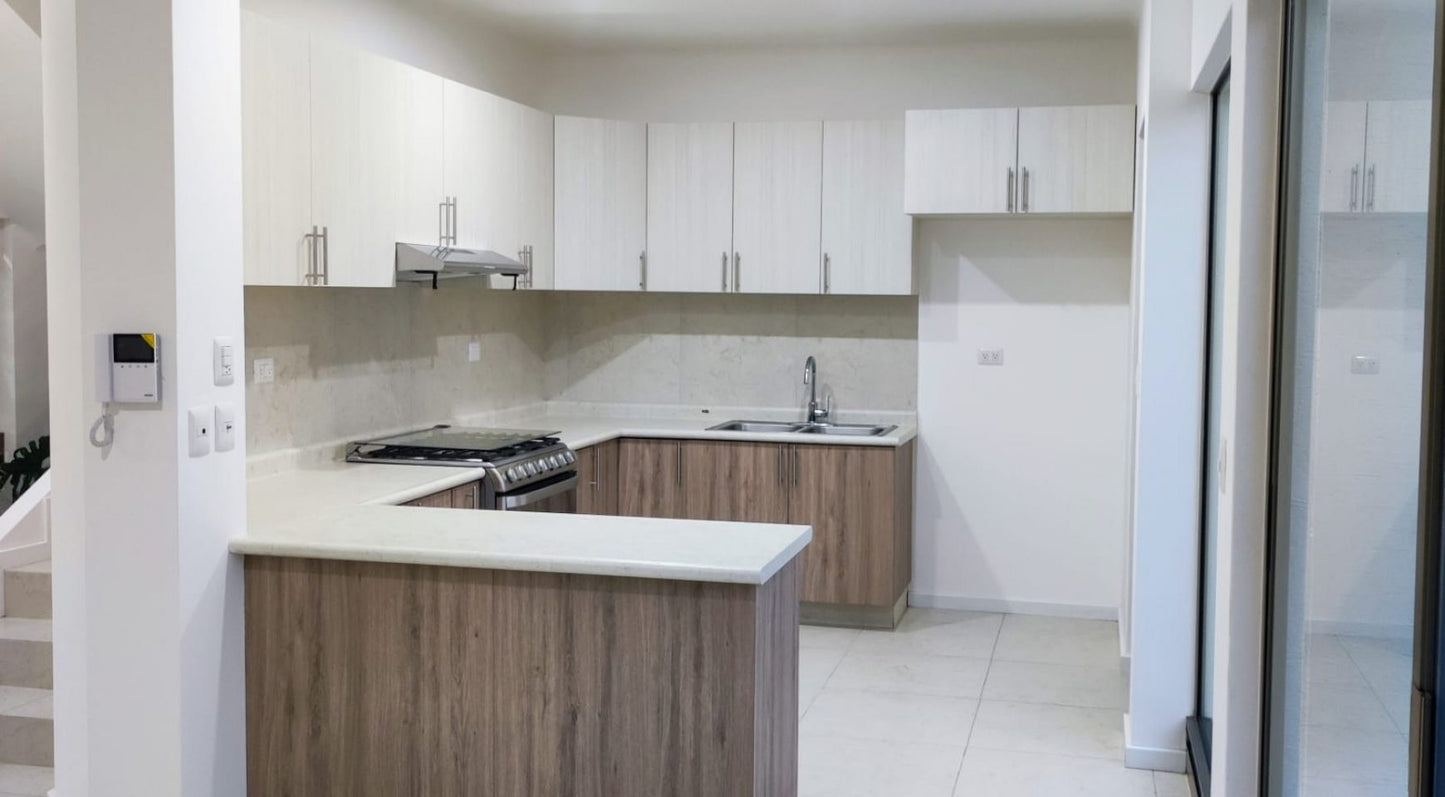 CASA EN VENTA EN LOMALTA TRES MARIAS, MORELIA