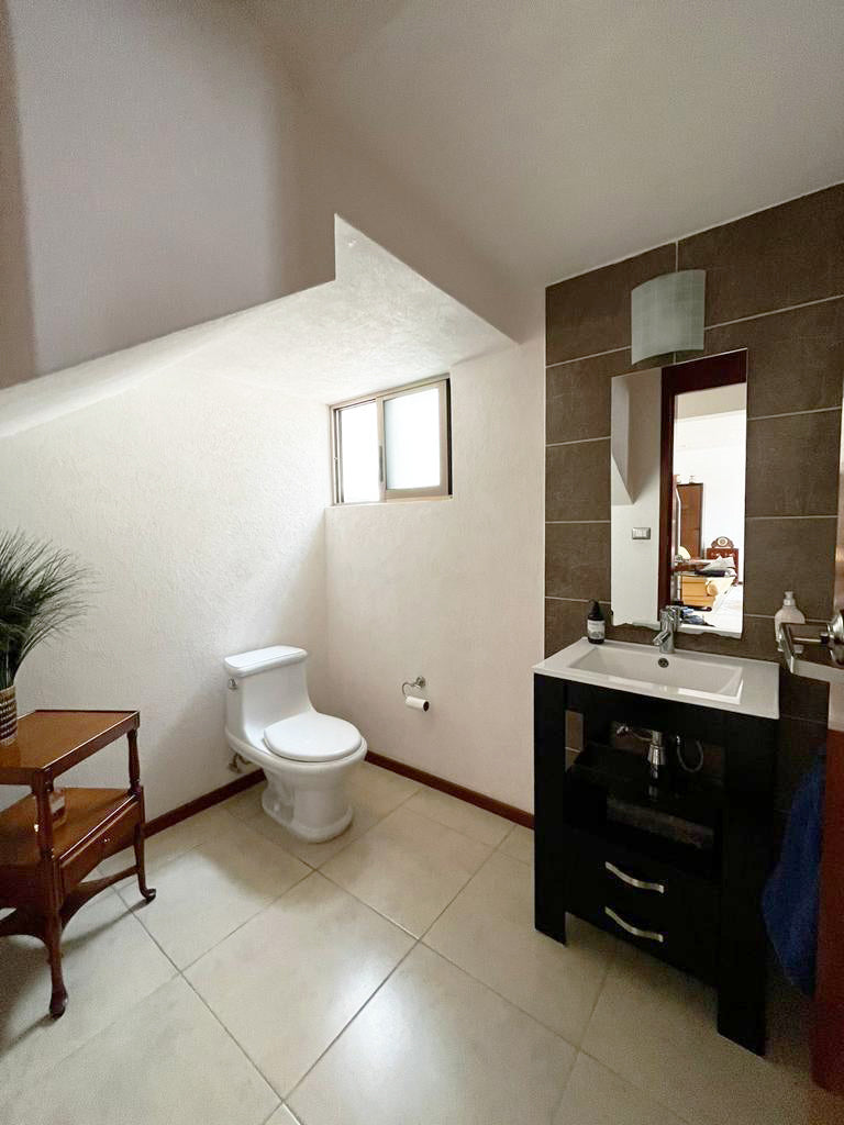 CASA EN VENTA EN JACARANDAS TRES MARIAS, MORELIA