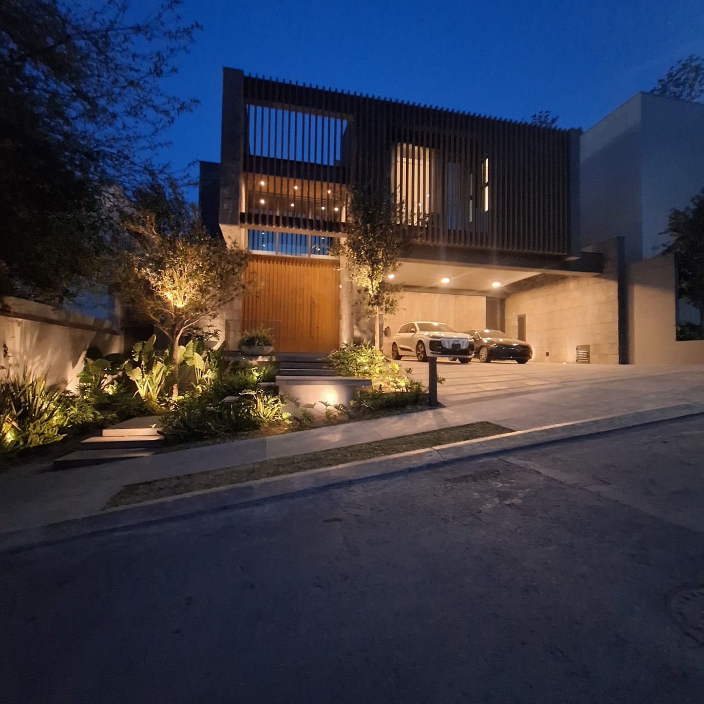 CASA RESIDENCIAL DE AUTOR AMUEBLADA EN VENTA EN RESIDENCIAL CORDILLERA SANTA CATARINA, NUEVO LEON