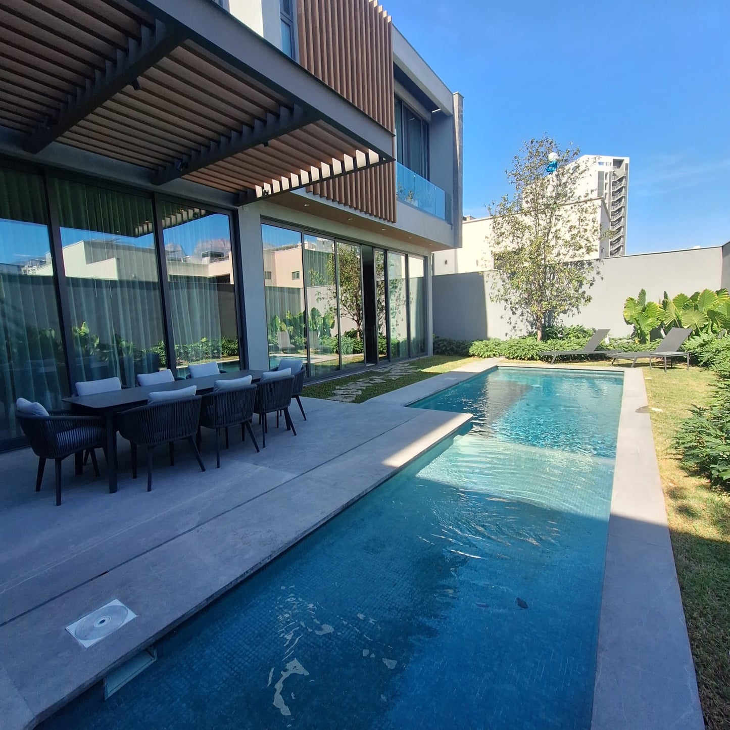 CASA RESIDENCIAL DE AUTOR AMUEBLADA EN VENTA EN RESIDENCIAL CORDILLERA SANTA CATARINA, NUEVO LEON