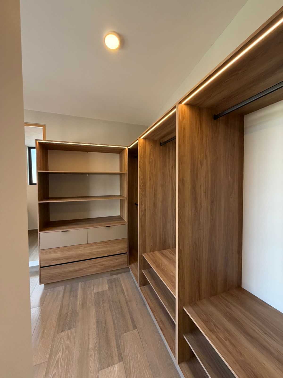CASA CON LOCAL COMERCIAL EN VENTA EN CHAPULTEPEC SUR, MORELIA