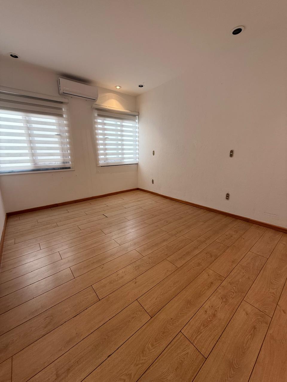 CASA RESIDENCIAL EN VENTA EN VILLA LOMAS DEL PARAISO, MORELIA