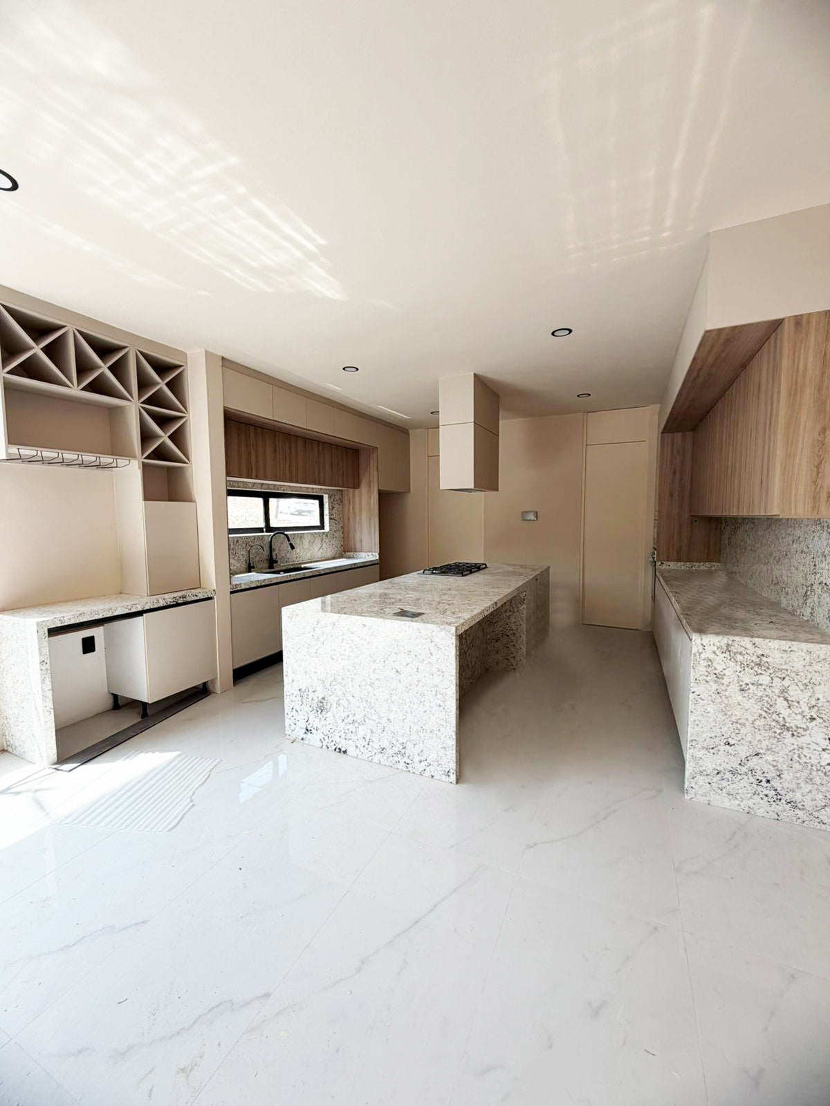 CASA EN VENTA EN CLUB Y DENTRO DEL CAMPO DE GOLF ALTOZANO, MORELIA