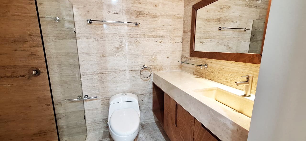 CASA EN VENTA EN CLUB Y DENTRO DEL CAMPO DE GOLF ALTOZANO, MORELIA