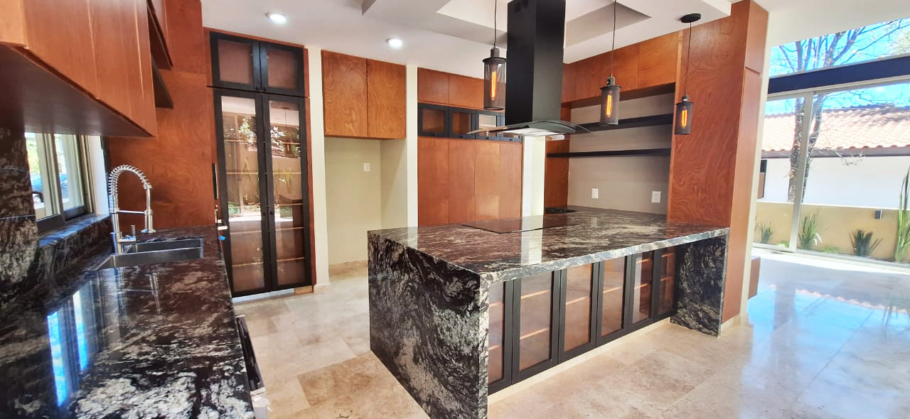 CASA EN VENTA EN CLUB Y DENTRO DEL CAMPO DE GOLF ALTOZANO, MORELIA