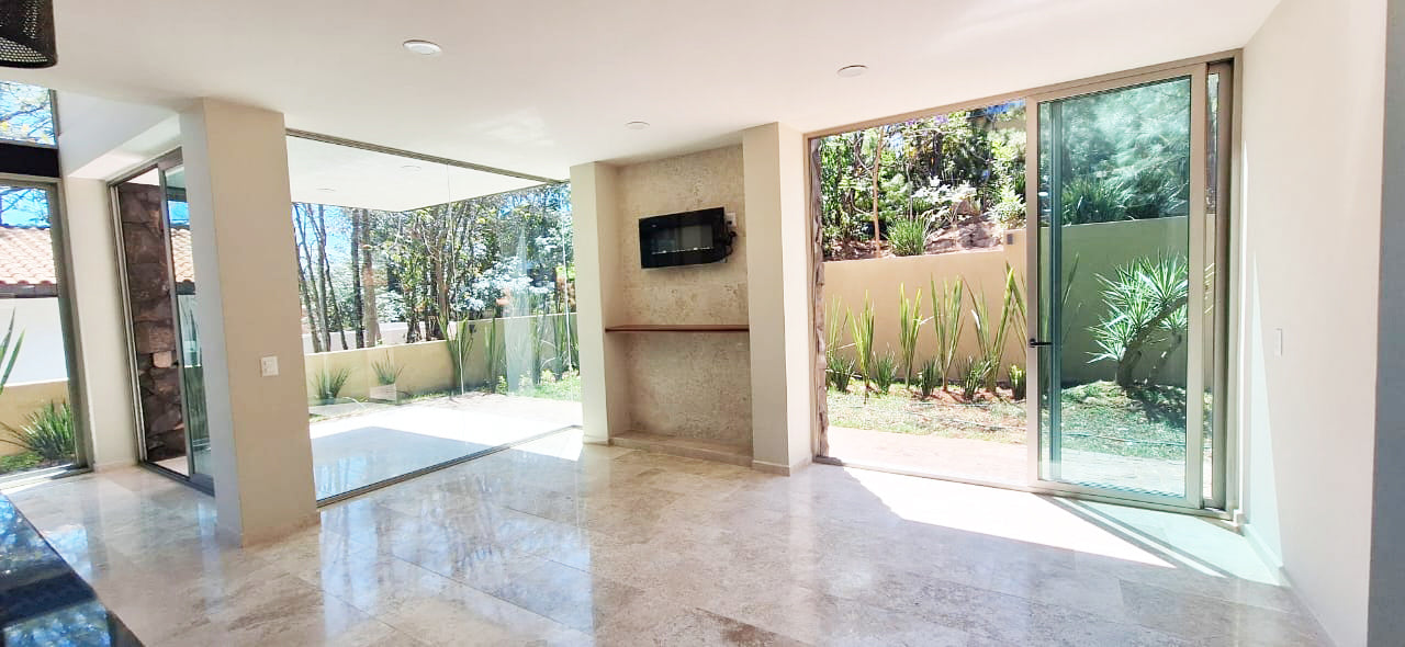 CASA EN VENTA EN CLUB Y DENTRO DEL CAMPO DE GOLF ALTOZANO, MORELIA