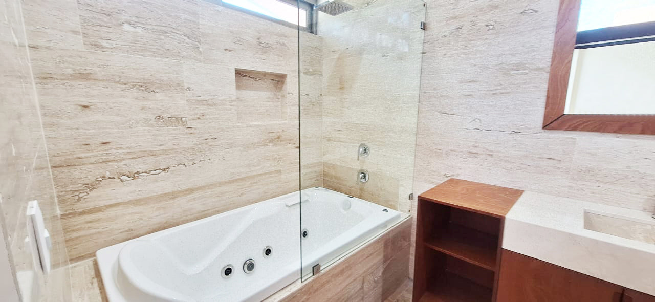CASA EN VENTA EN CLUB Y DENTRO DEL CAMPO DE GOLF ALTOZANO, MORELIA