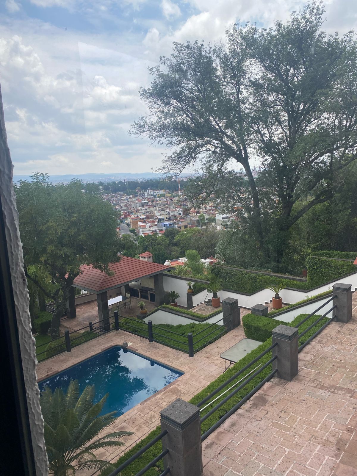 CASA RESIDENCIAL DE LUJO EN VENTA EN ALBERTO OVIEDO MOTA, MORELIA