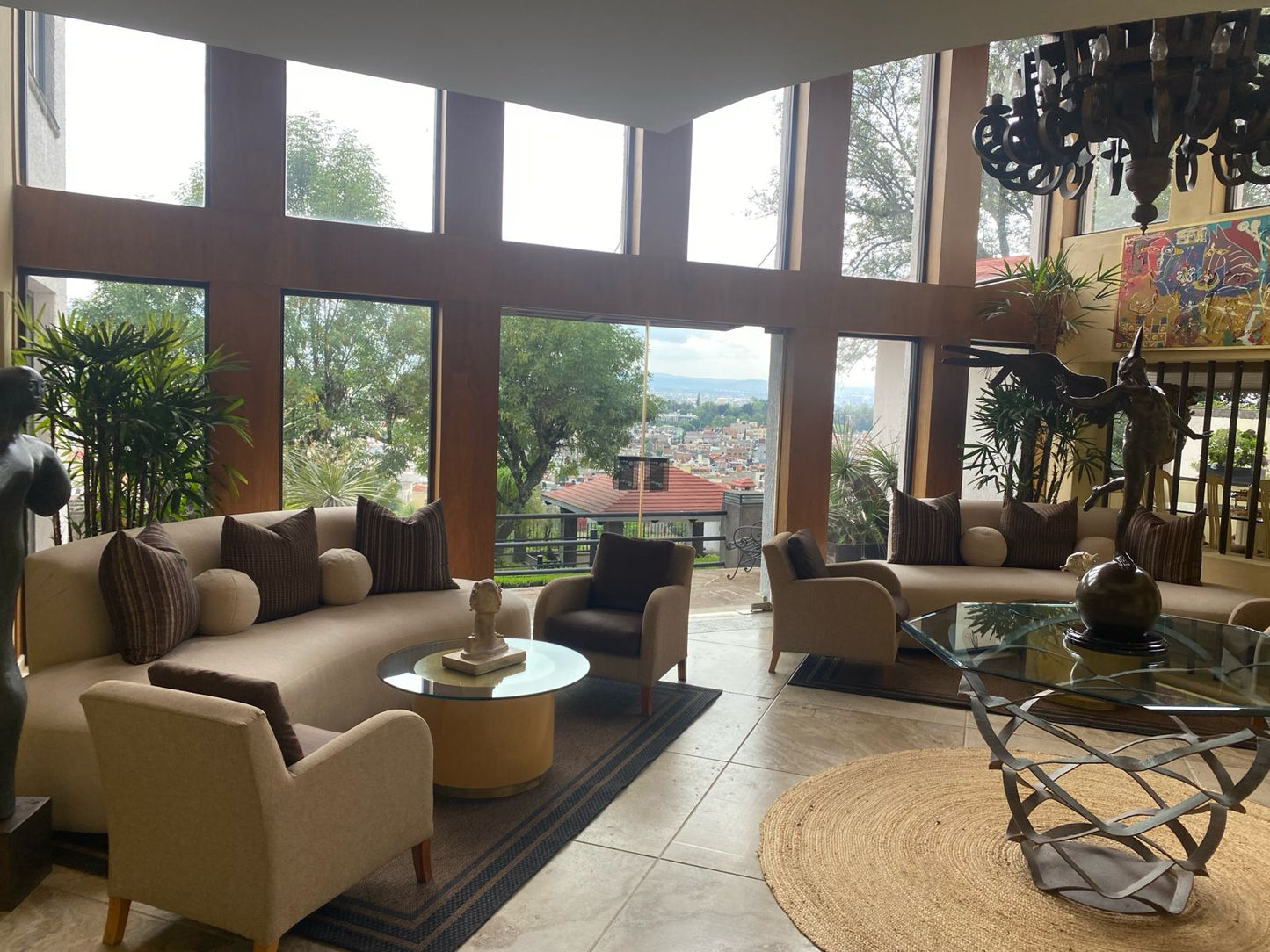CASA RESIDENCIAL DE LUJO EN VENTA EN ALBERTO OVIEDO MOTA, MORELIA