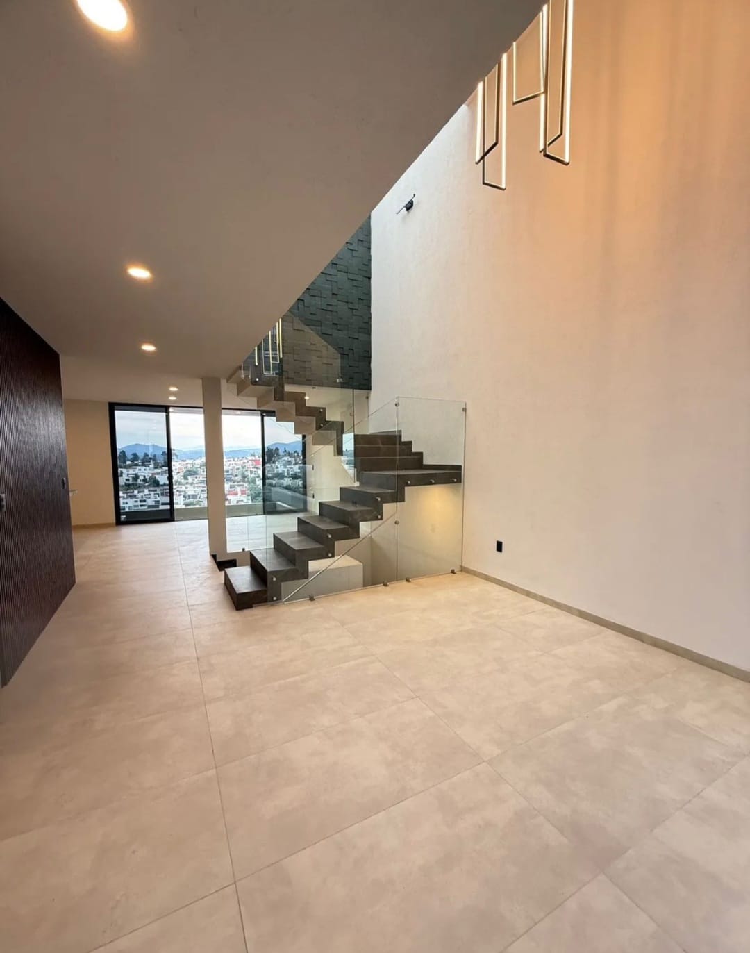CASA EN VENTA CON SOTANO EN VENTA EN RIO ALTOZANO, MORELIA