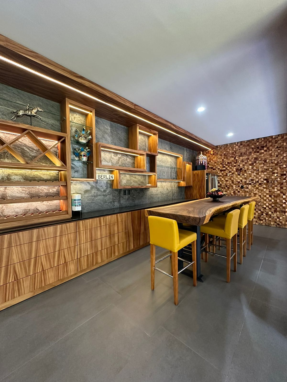 CASA AMUEBLADA EN RENTA EN CLUB Y DENTRO DEL CAMPO DE GOLF ALTOZANO, MORELIA