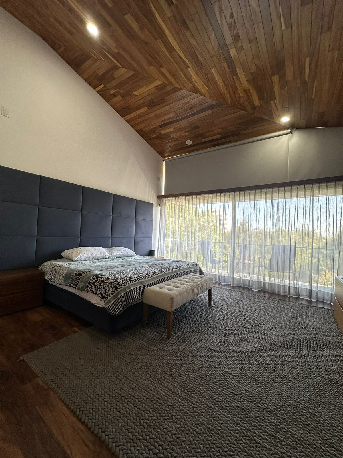 CASA AMUEBLADA EN RENTA EN CLUB Y DENTRO DEL CAMPO DE GOLF ALTOZANO, MORELIA