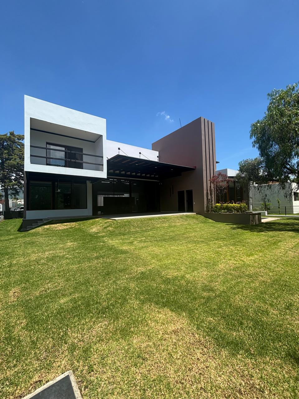 CASA AMUEBLADA EN RENTA EN CLUB CAMPESTRE ERANDENI, MORELIA