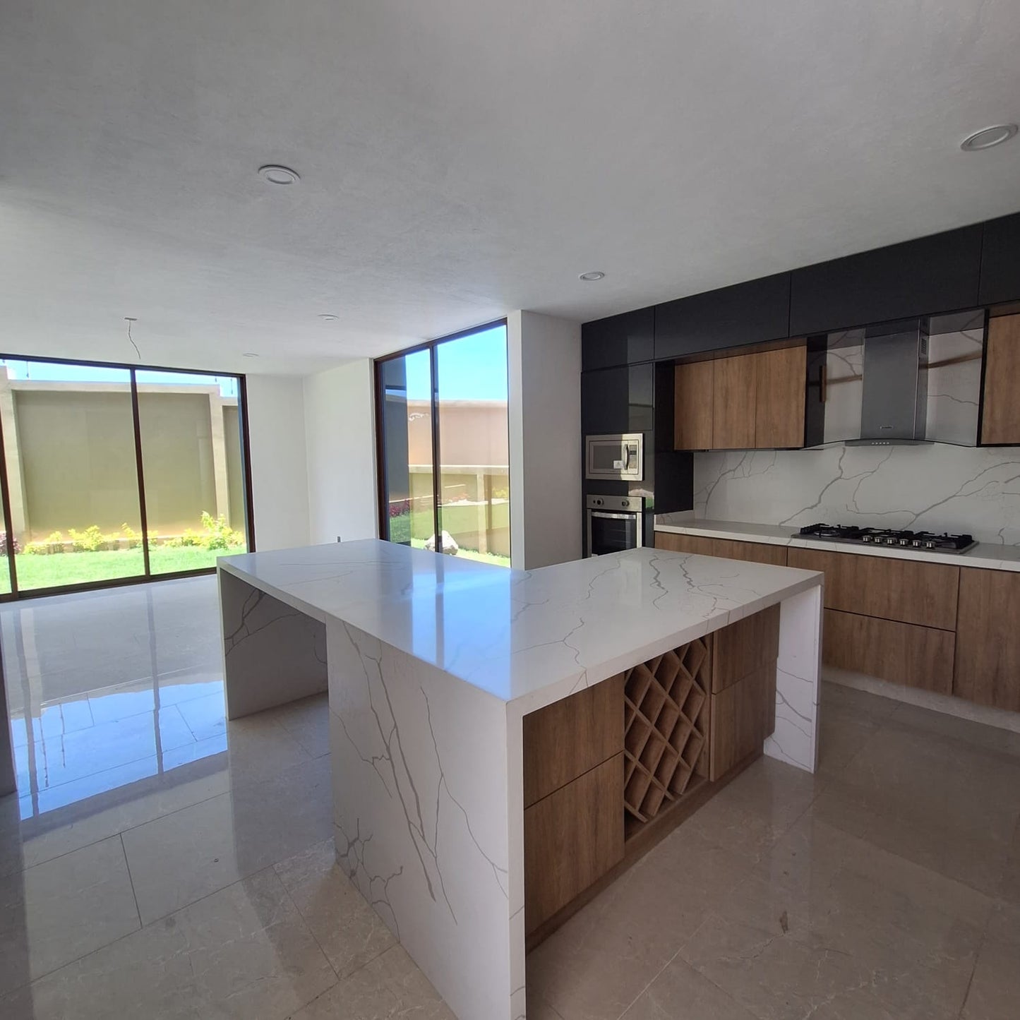 CASA RESIDENCIAL EN VENTA EN CLUB Y DENTRO DEL CAMPO DE GOLF ALTOZANO, MORELIA