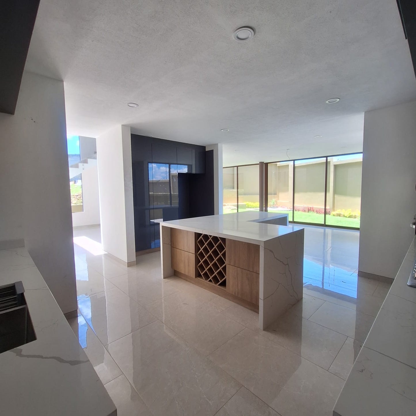 CASA RESIDENCIAL EN VENTA EN CLUB Y DENTRO DEL CAMPO DE GOLF ALTOZANO, MORELIA