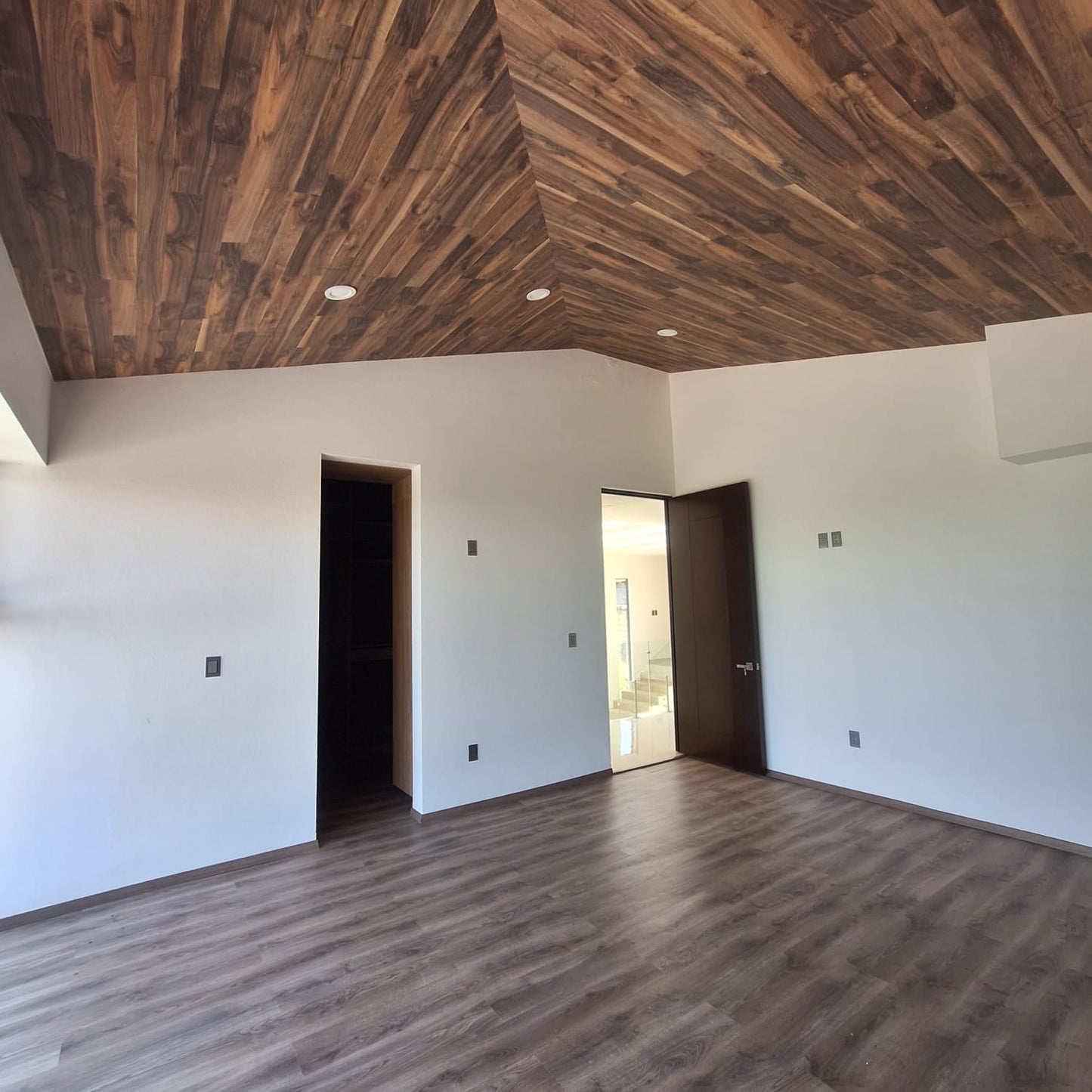 CASA RESIDENCIAL EN VENTA EN CLUB Y DENTRO DEL CAMPO DE GOLF ALTOZANO, MORELIA