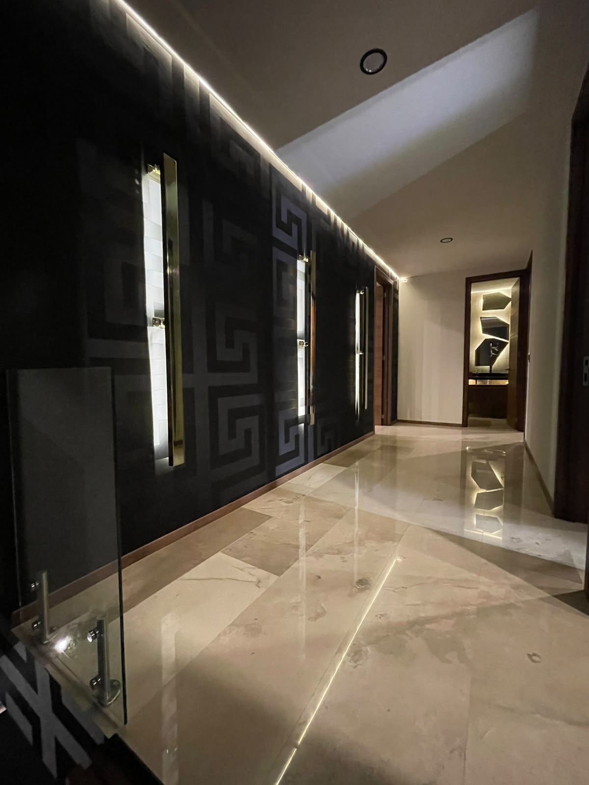 CASA SEMIAMUEBLADA EN RENTA EN CLUB Y DENTRO DEL CAMPO DE GOLF ALTOZANO, MORELIA