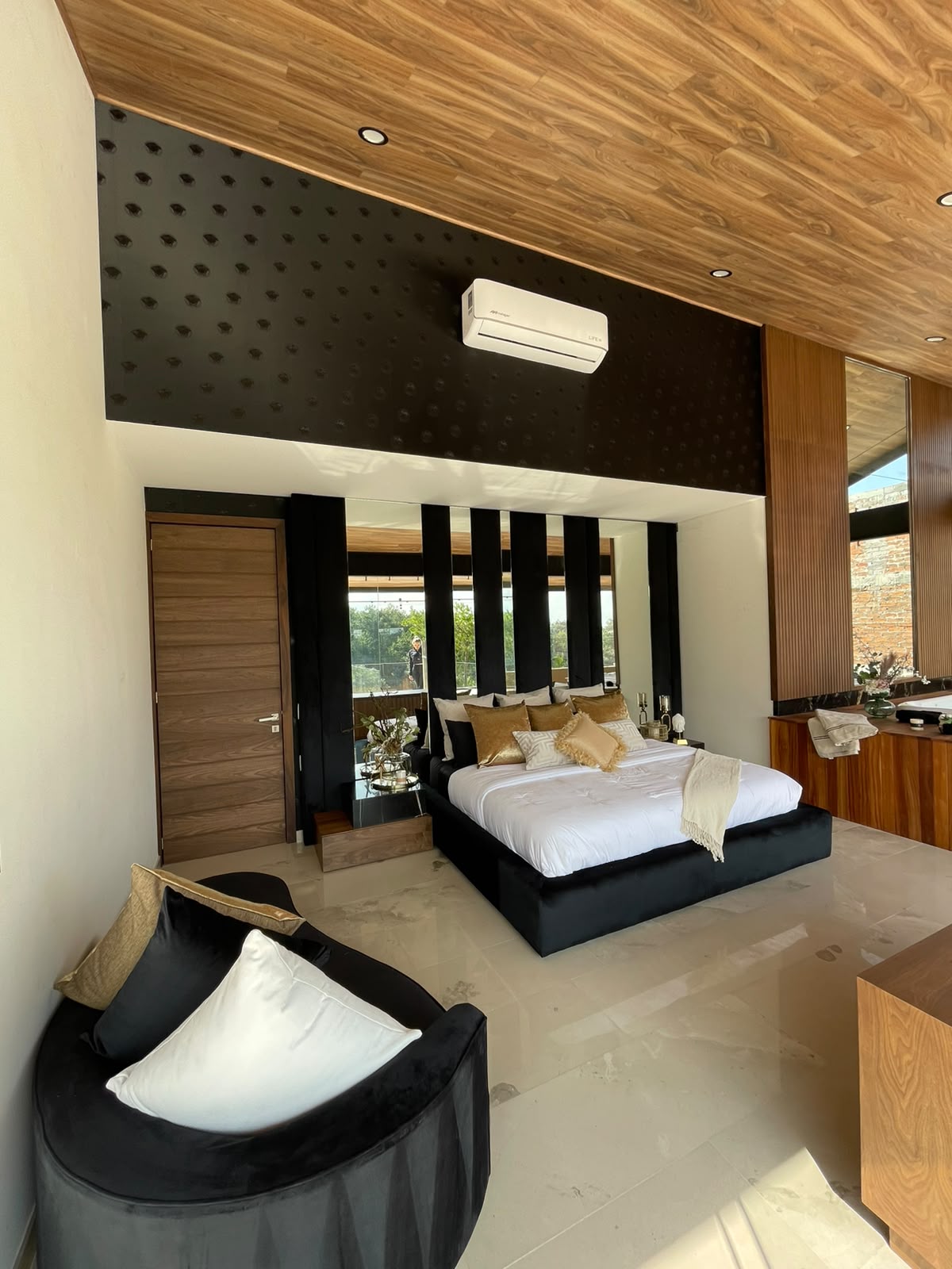 CASA SEMIAMUEBLADA EN RENTA EN CLUB Y DENTRO DEL CAMPO DE GOLF ALTOZANO, MORELIA