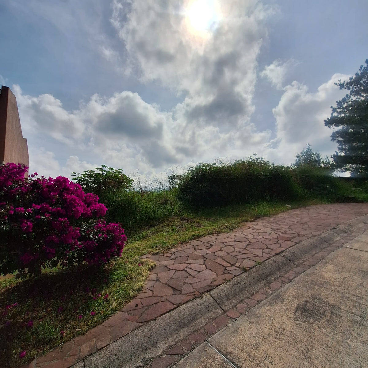 TERRENO EN VENTA EN CLUB Y DENTRO DEL CAMPO DE GOLF ALTOZANO, MORELIA
